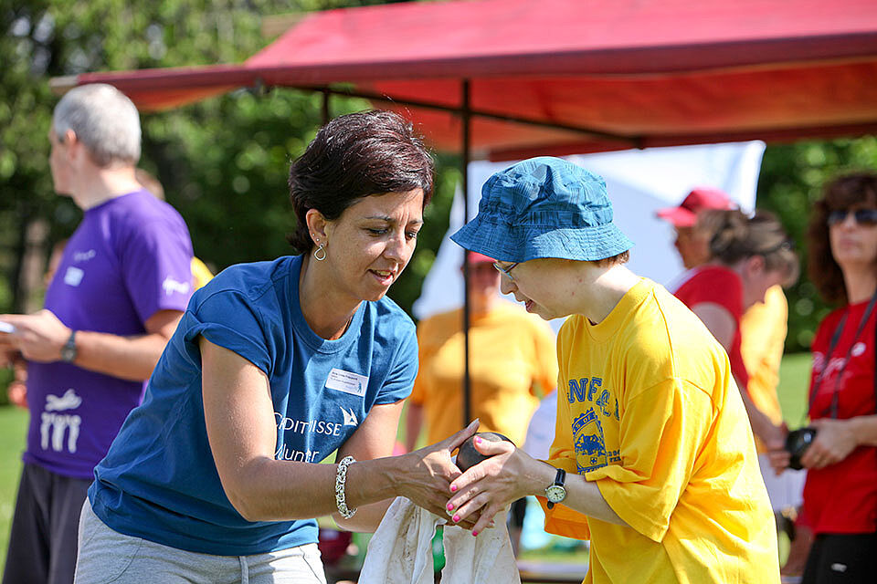 PluSport-Tag Helferin mit Kind