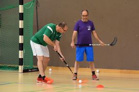 15 präzise Pässe beim Unihockey - wer ist am schnellsten?