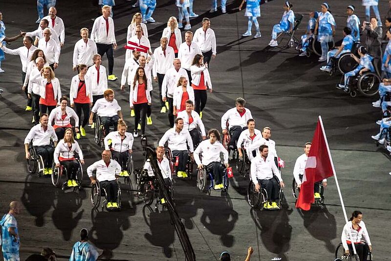 Die Schweizer Paralympic Delegation zieht ins Stadion in Rio ein