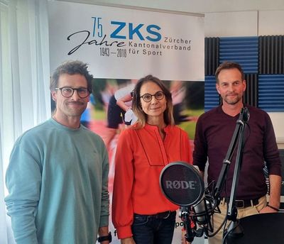 Reto Planzer (Fachperson Sport, Behinderung und Inklusion bei PluSport) und Thomas Dietsche (Mitinitiant vom Team «FC Widnau PluS») unterhielten sich im «ZKS Boxestopp» mit Regula Späni über das Thema Inklusion im Sportverein. Foto: ZKS