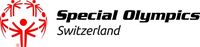 Logo von Special Olympics Schweiz mit roten stilisierten menschlichen Figuren in einem Kreis auf der linken Seite und dem Text Special Olympics Switzerland in fetten schwarzen Buchstaben auf der rechten Seite.