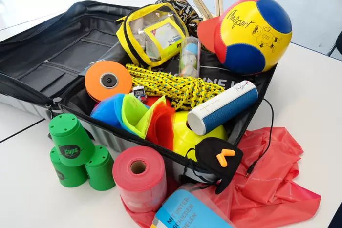 Die PluSport-Toolbox beinhaltet eine grosse Sammlung an Sportgeräten und Spielgeräten für den Unterricht.