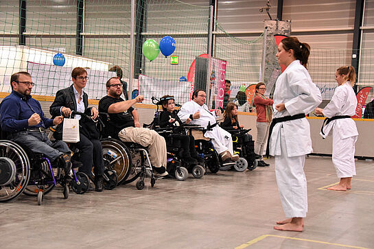 Sensibilisierung und live erleben an der Swiss Handicap Messe Karatedemonstration zum Mitmachen an der Messe