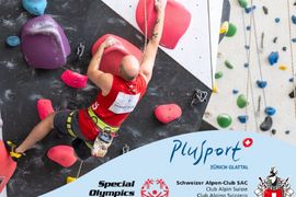 Ein Athlet mit einem Bein klettert an einer überhängenden Boulderwand. Mit der rechten Hand hält er sich gestreckt an einem Griff.