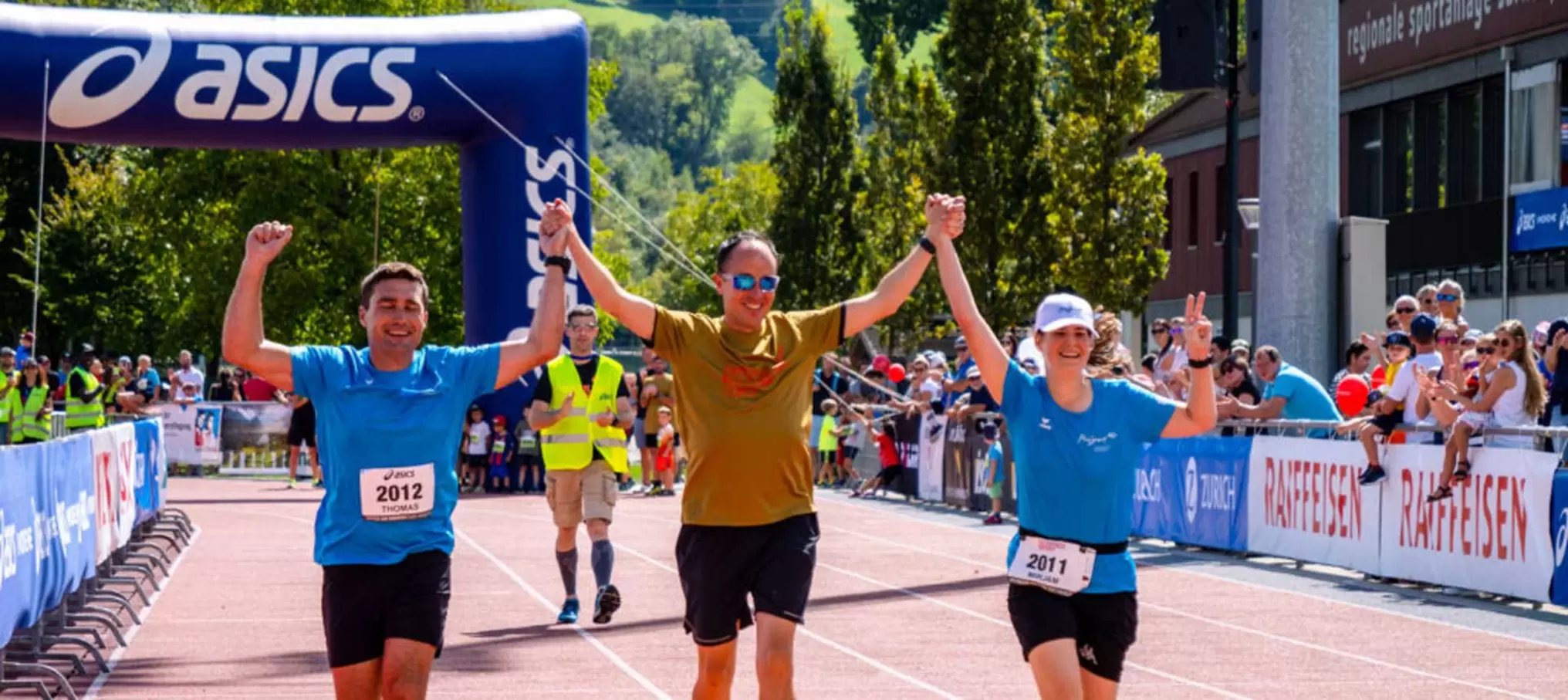 Begeisterte Läuferinnen und Läufer vom Zürich Marathon 2019