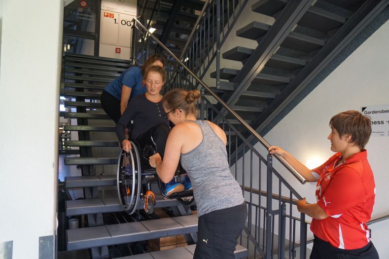 Treppen bezwingen mit dem Rollstuhl