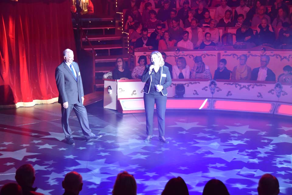 Ansprache im Circus Zelt