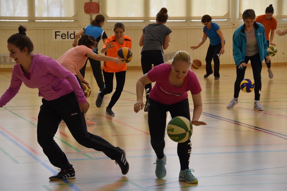 Viel gelacht wurde auch bei den Ballspielen