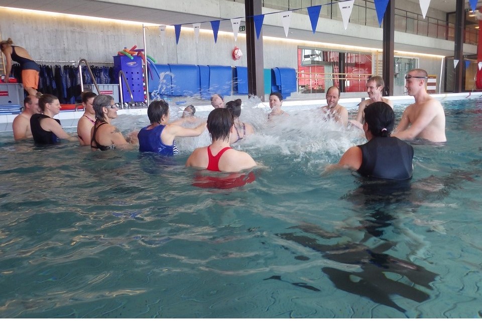 Spritzen und Lachen bei neuen Spielideen