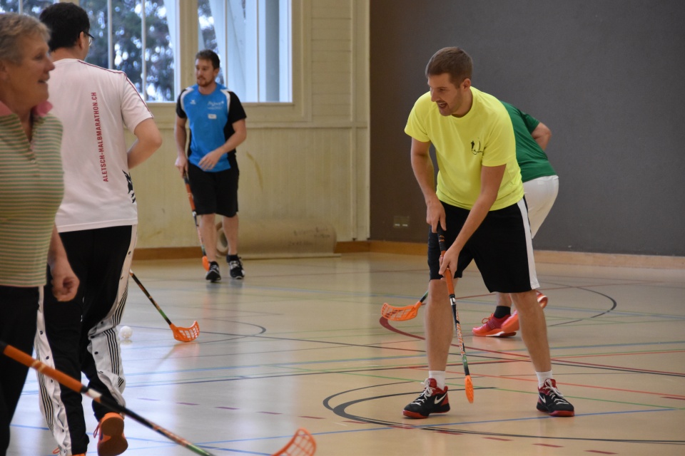 Unihockey für alle - verschiedene Übungsbeispiele