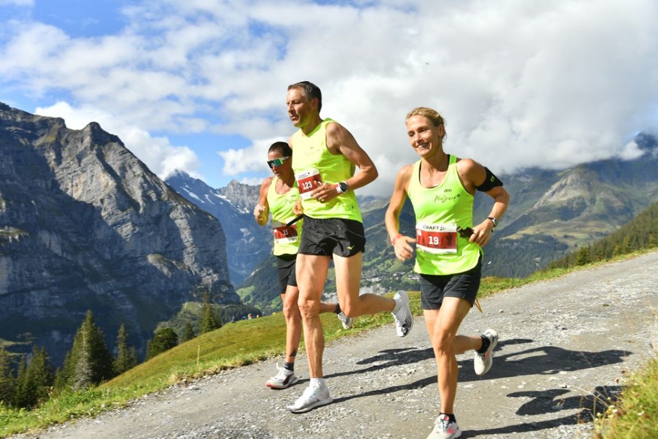 Chantal Cavin mit ihren Guides am Jungfrau Marathon