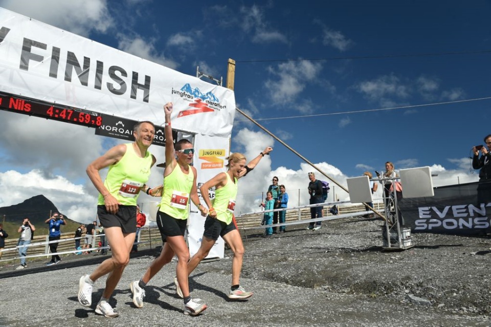 Chantal Cavin mit ihren Guides am Jungfrau Marathon