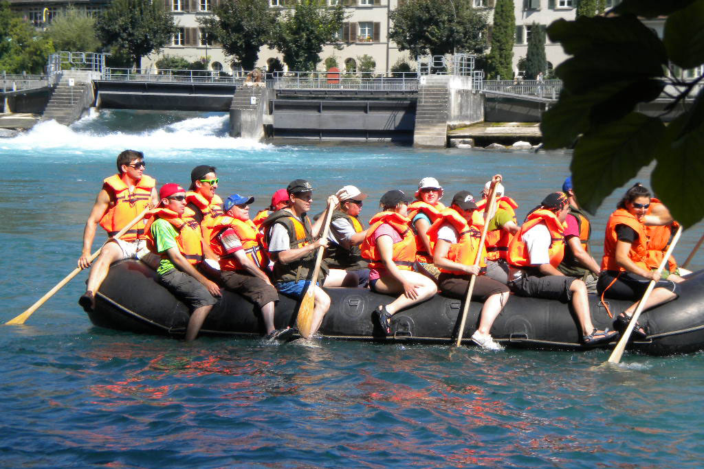 Schlauchbootfahren Schlauchbootfahren auf dem Fluss
