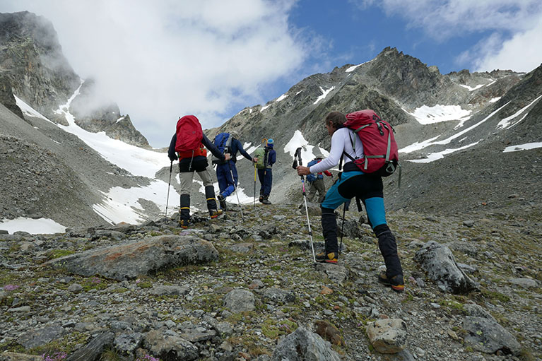 Bergsteigen Teilnehmer beim Bergsteigen
