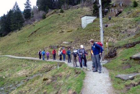 Nordic Walking Gruppe Nordic Walking Gruppe unterwegs