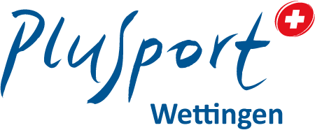 Logo mit dem Wort Plusport in blauer, handschriftlicher Schrift, einem roten Kreis mit weissem Schweizerkreuz über dem t und Wettingen darunter in blauer Schrift.