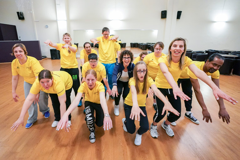 Tanzgruppen-Mitglieder beim Training mit Claudia Romano