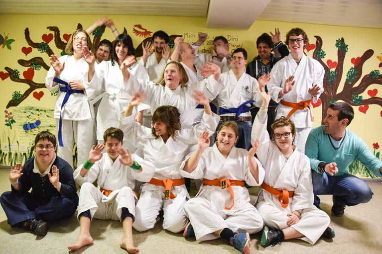 Die Karate-Gruppe Rorschach mit Jugendlichen, Erwachsenenen und Trainerin